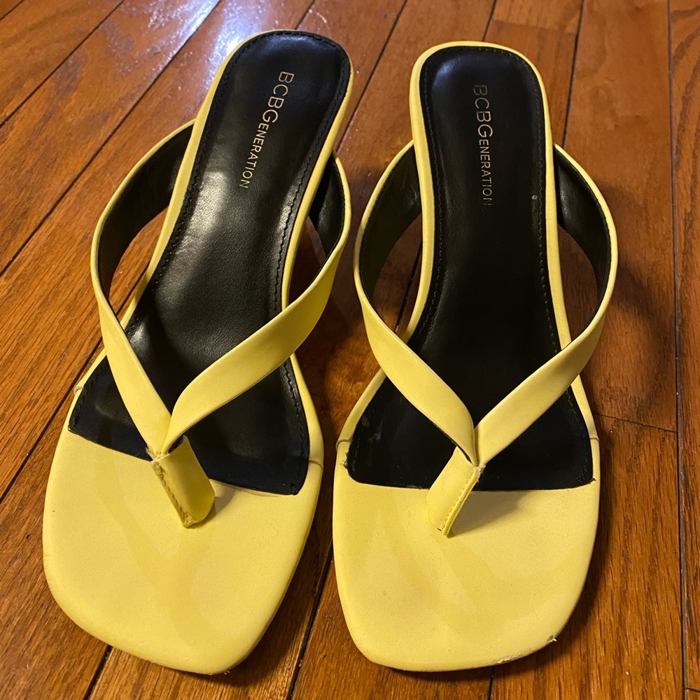BCBG GEN thong sandal with heel